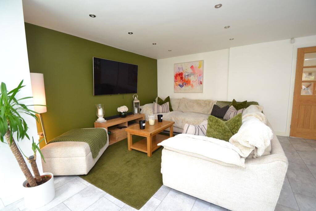 Additional image 8 of Javelin Close, Idle,