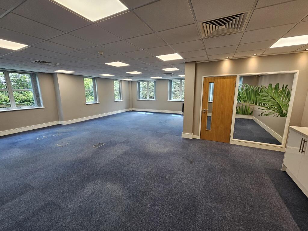 Additional image 4 of 17 The Courtyard, Buntsford Drive, Bromsgrove, Worcestershire, B60