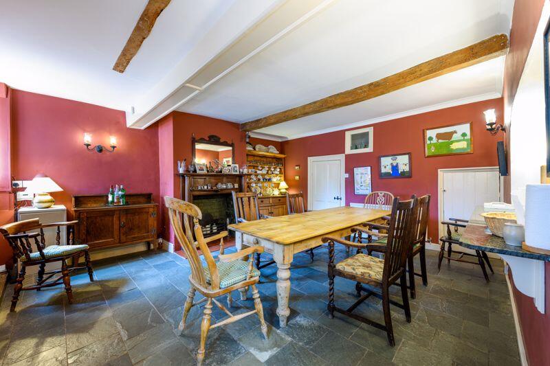 Additional image 5 of Holt