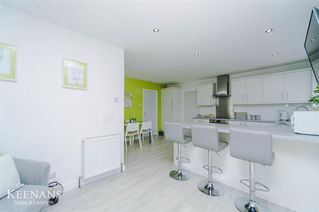 Additional image 34 of Singleton Avenue, Read