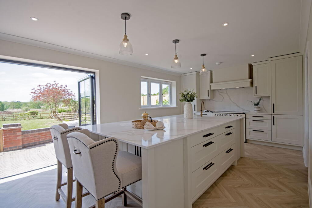 Additional image 8 of Henley Road, Henley-in-arden, B95 5NN