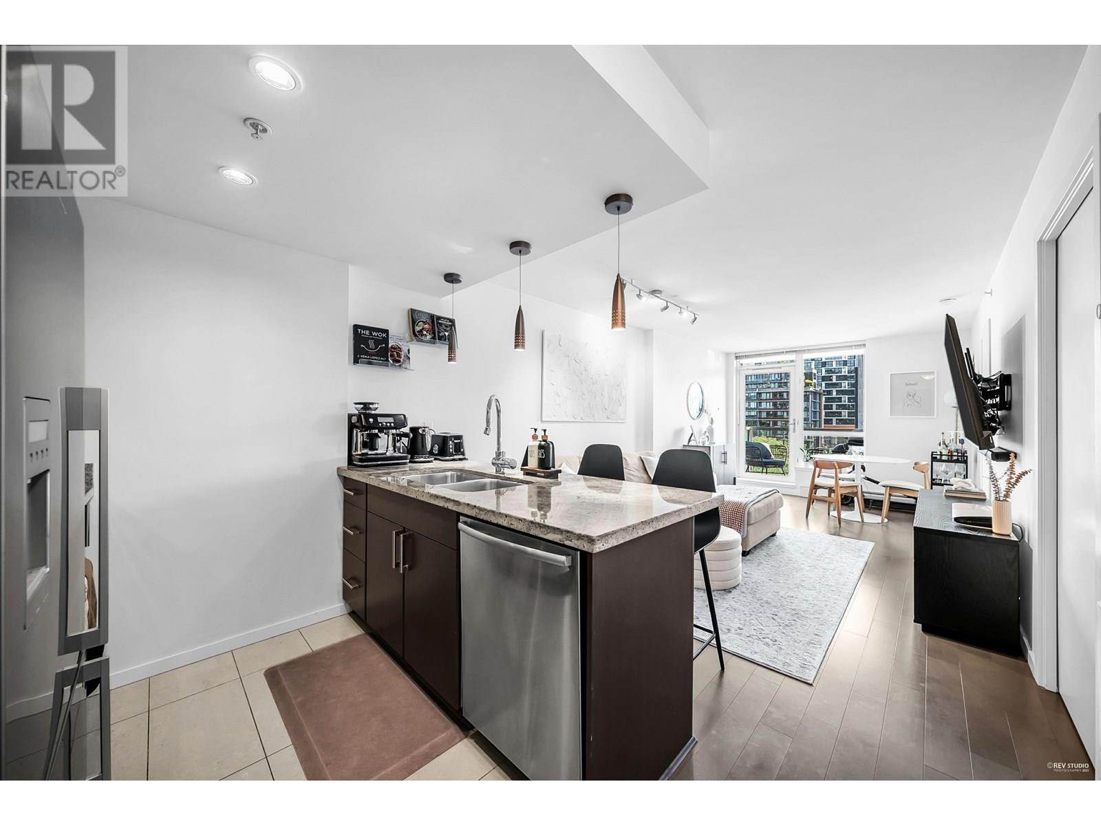 704 1887 CROWE STREET|Vancouver, British Columbia V5Y0B4