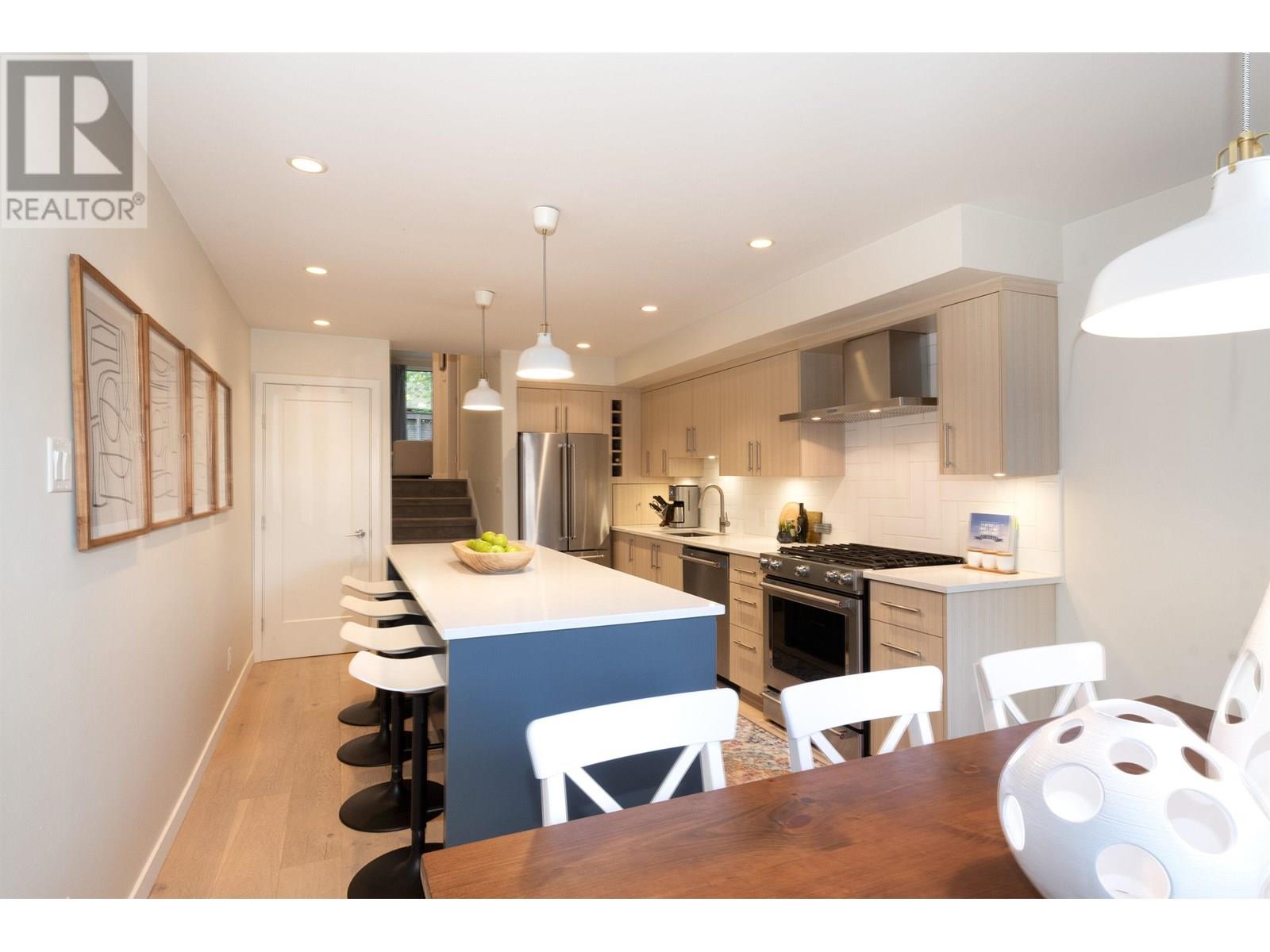 712 MILLYARD|Vancouver, British Columbia V5Z4A1