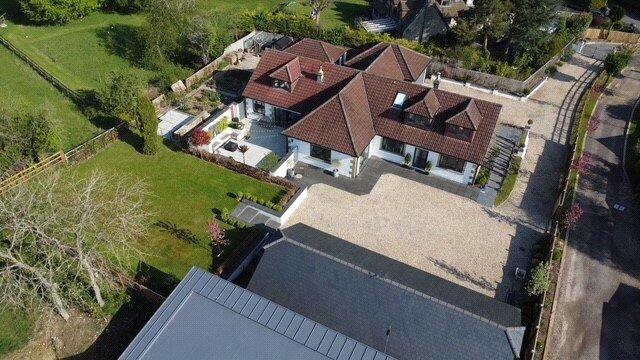 Additional image 47 of Oustanding Five Bedroom House In Pilton