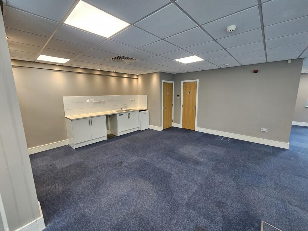 Additional image 5 of 17 The Courtyard, Buntsford Drive, Bromsgrove, Worcestershire, B60