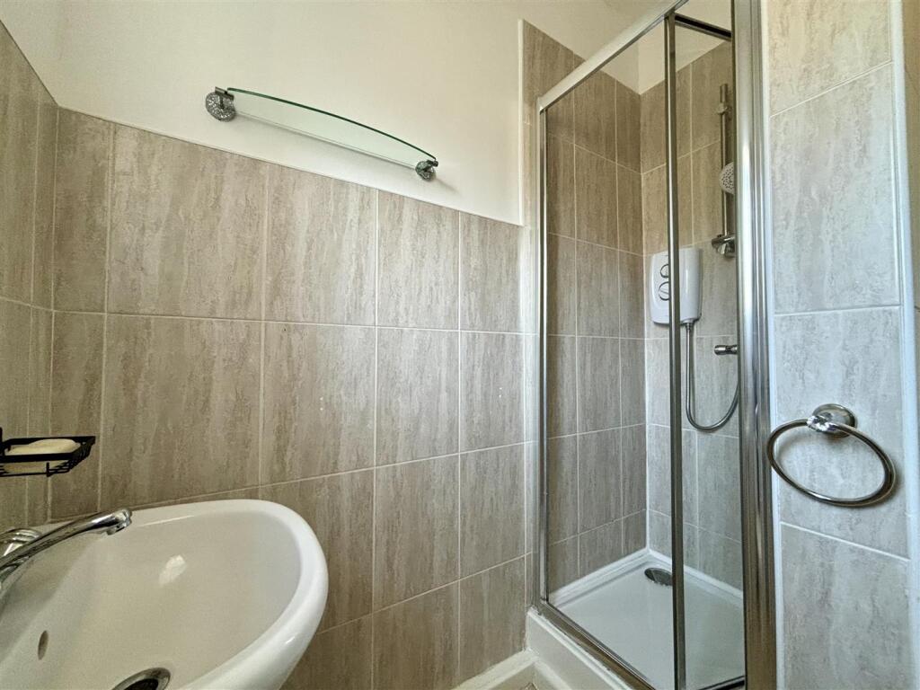 Additional image 14 of Wellington Street, Queensbury