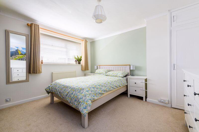 Additional image 7 of Holt