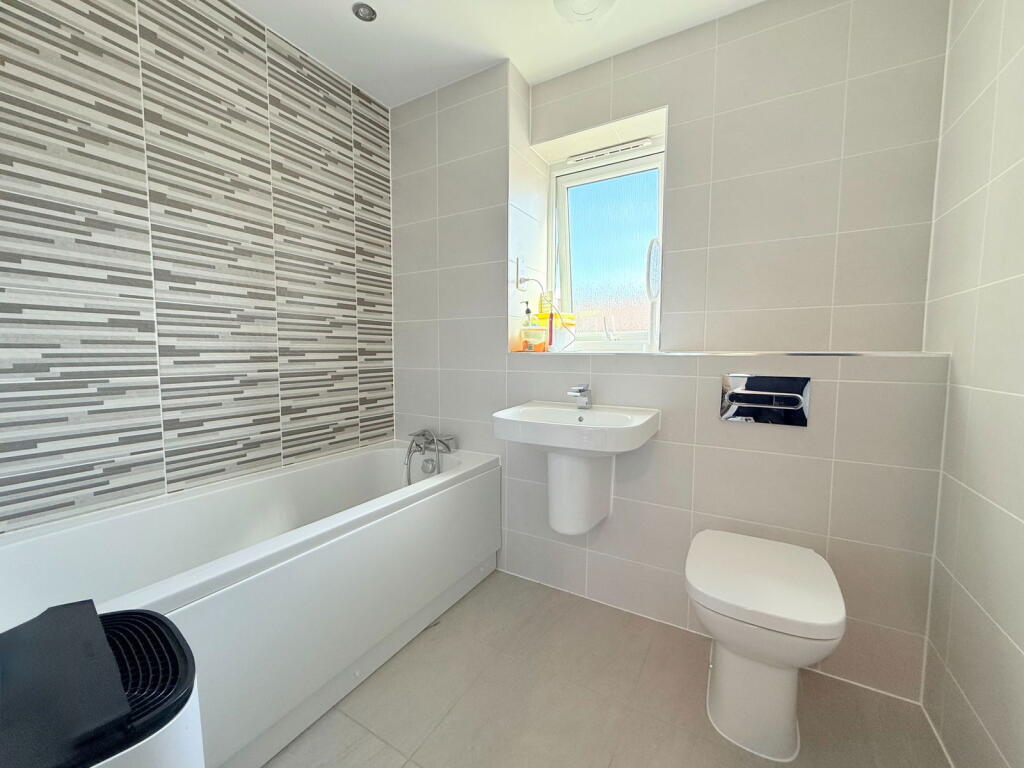 Additional image 12 of Light Hall Lane, Shirley