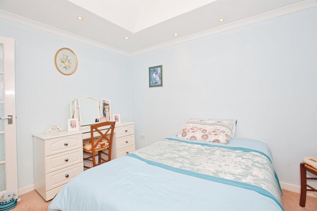 Additional image 4 of Carisbrooke Gardens, Yeovil