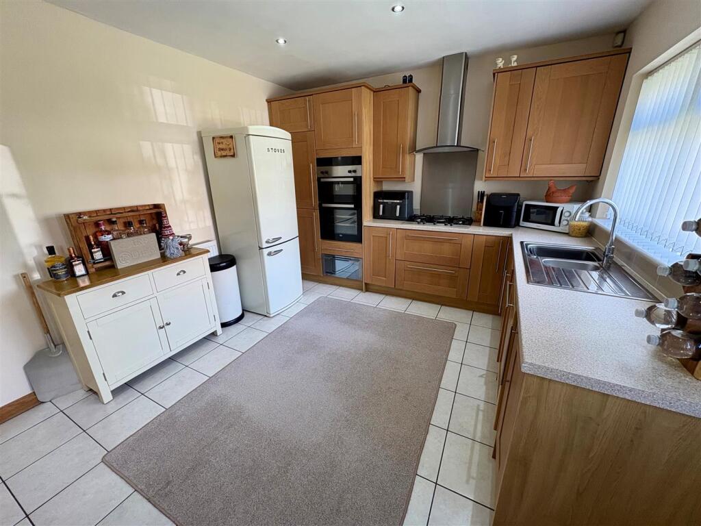 Additional image 8 of Hainsworth Moor Crescent, Queensbury