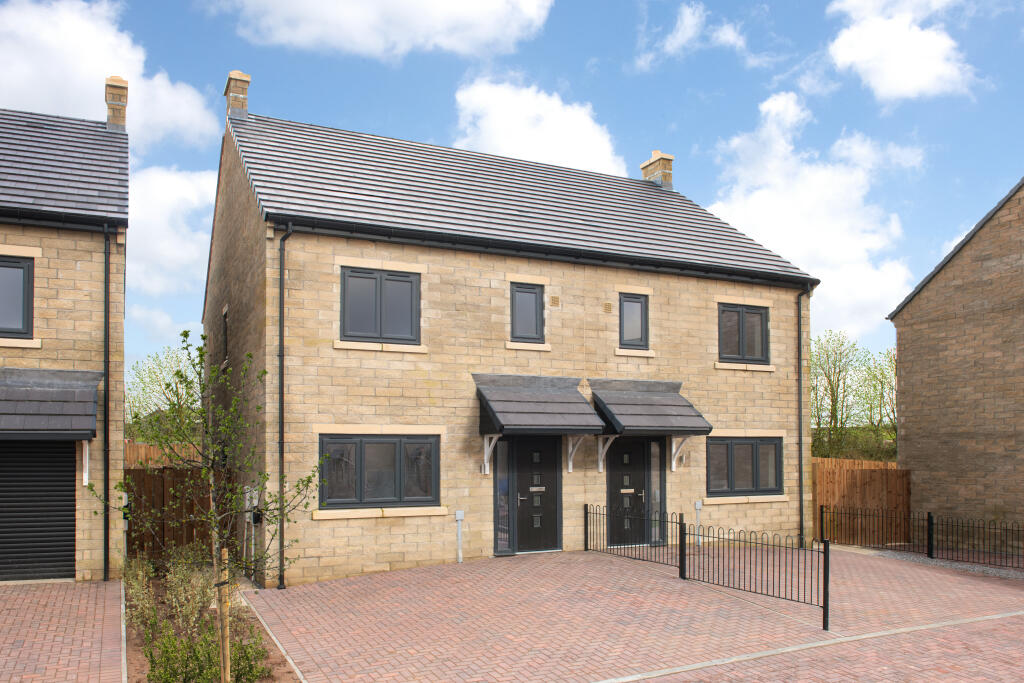 Halifax Road,
Denholme,
Bradford,
BD13 4EZ