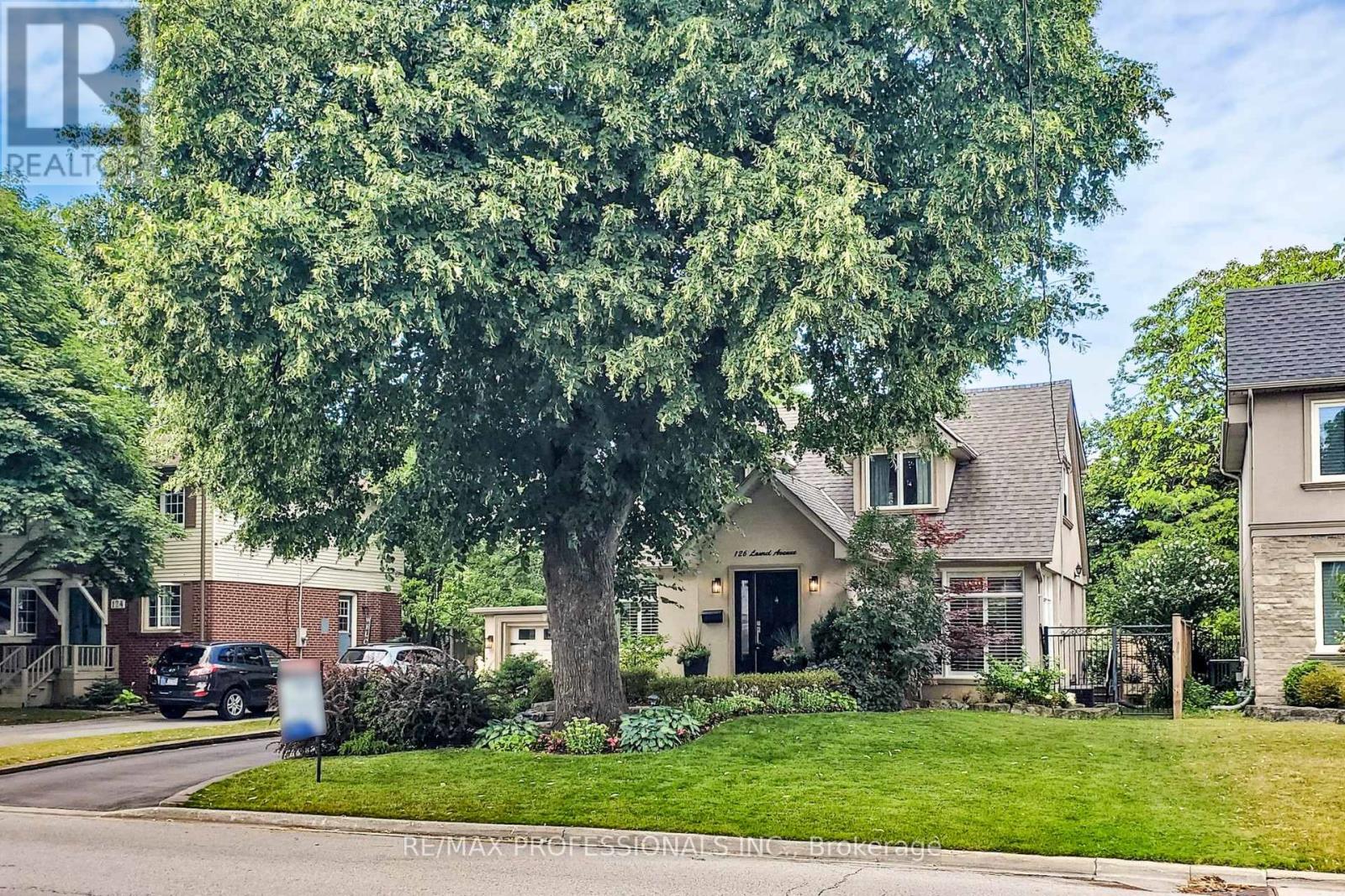 126 LAUREL AVENUE|Toronto (Islington-City Centre West), Ontario M9B4T6