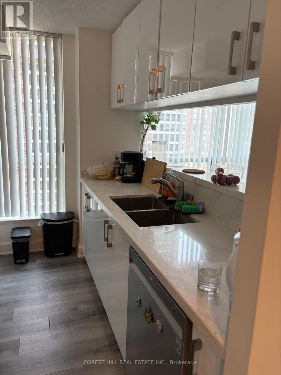 1605 - 24 WELLESLEY STREET W|Toronto (Bay Street Corridor), Ontario M4Y2X6