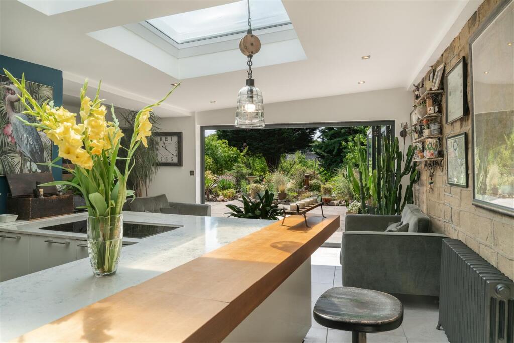 Additional image 2 of Character Property on Woodlands Drive