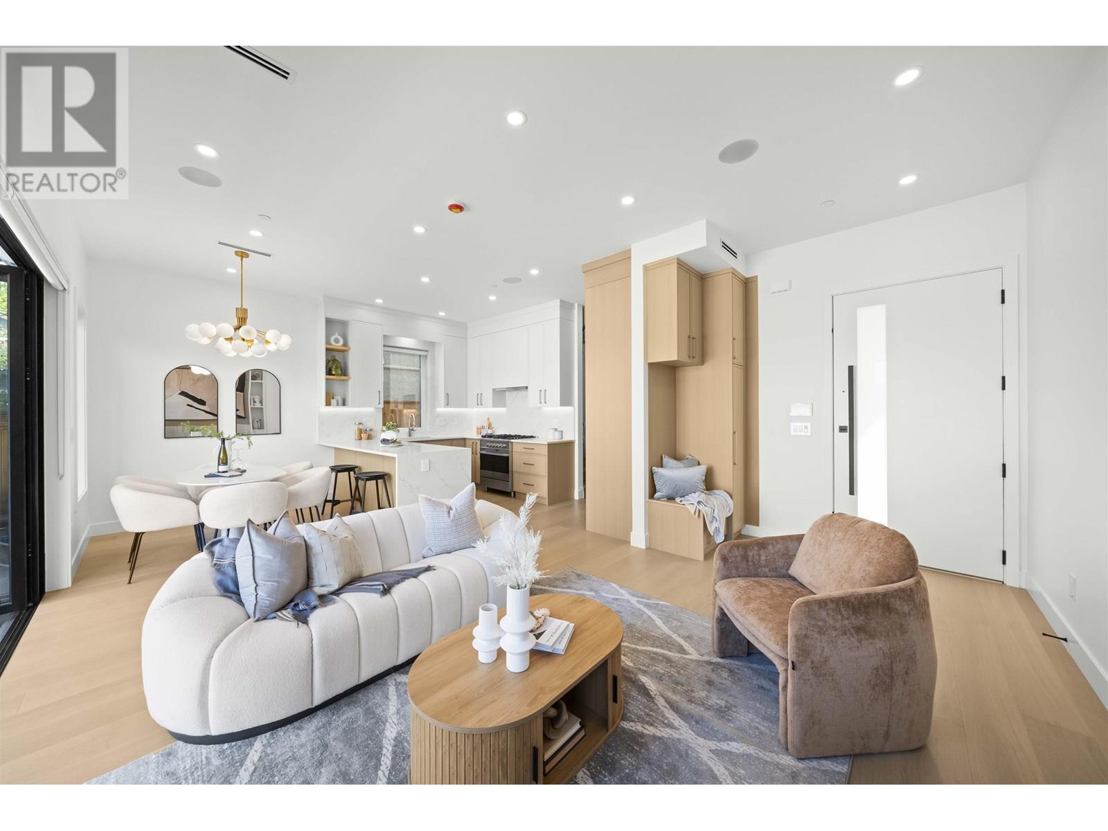 2 6461 E PRINCE EDWARD STREET|Vancouver, British Columbia V3W0Y3