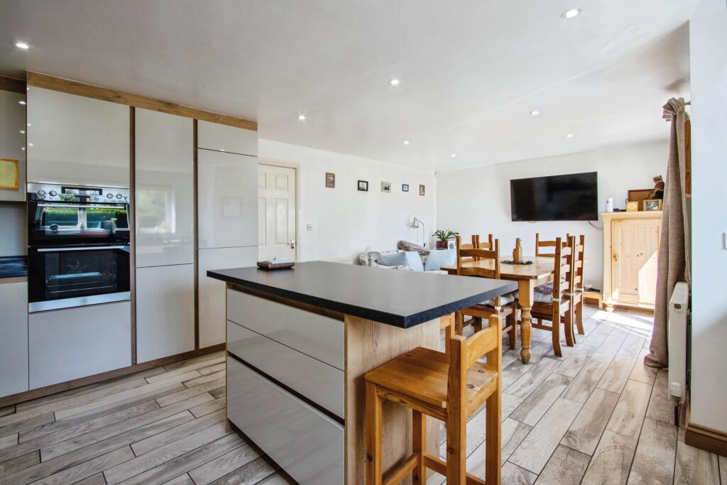 Additional image 3 of Tong Moor Side, Birkenshaw, Bradford, West Yorkshire, BD11