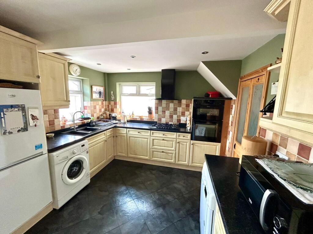 Additional image 7 of Albert Close, Yeovil, BA21