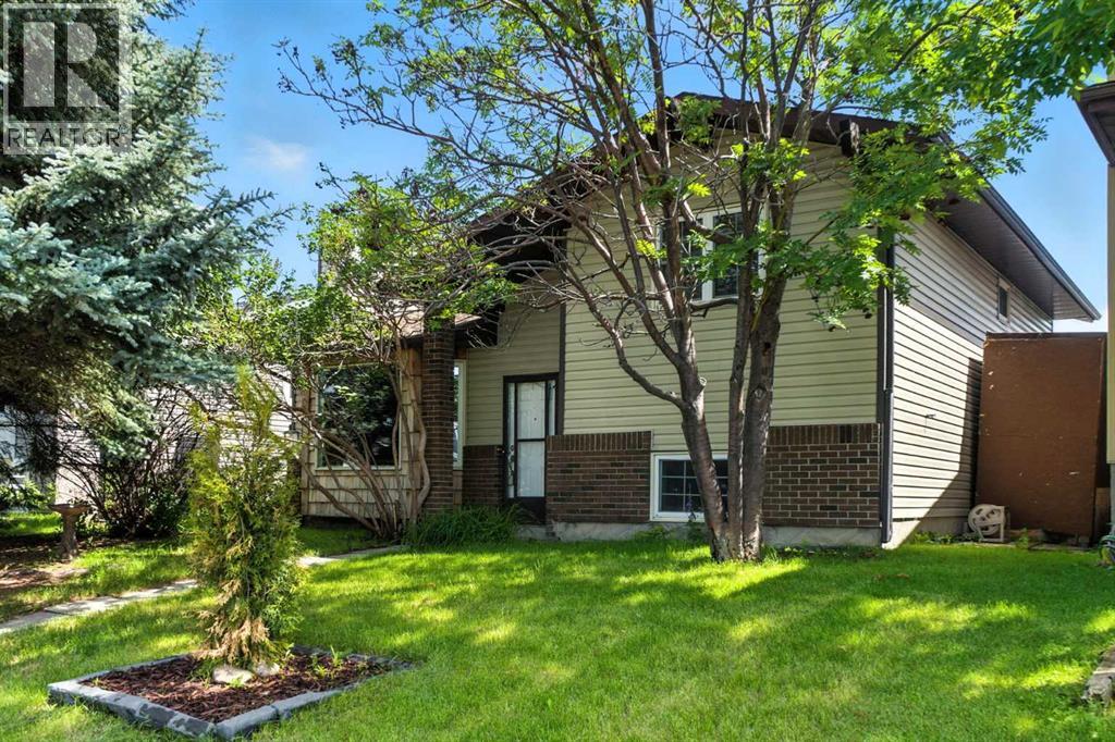 12 Castlegrove Place NE|Calgary, Alberta T3J1S2
