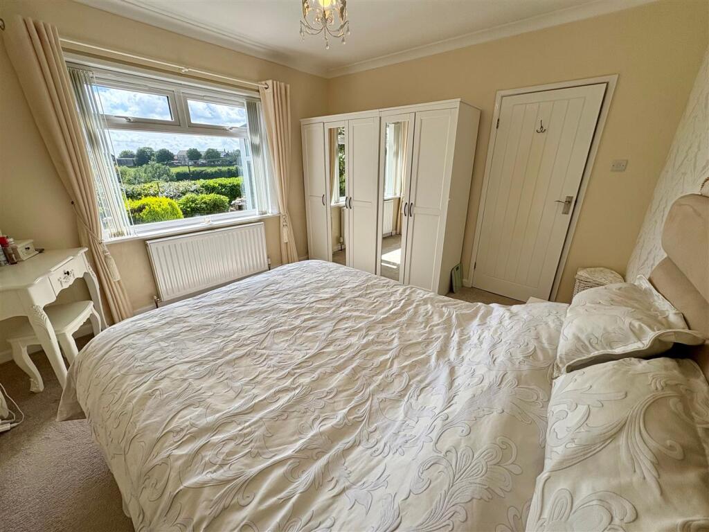 Additional image 13 of Hainsworth Moor Crescent, Queensbury