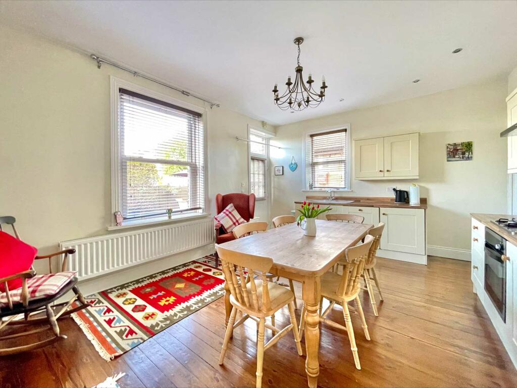 Additional image 2 of Bradford Road, Birkenshaw