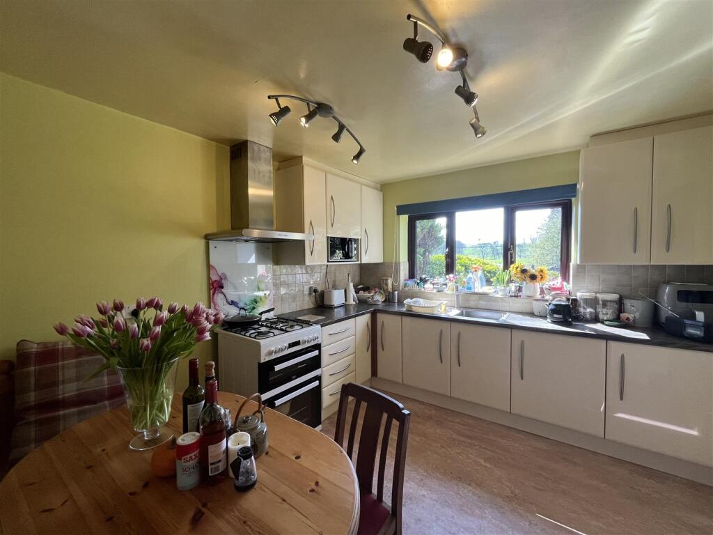 Additional image 4 of Abb Scott Lane, Low Moor, Bradford