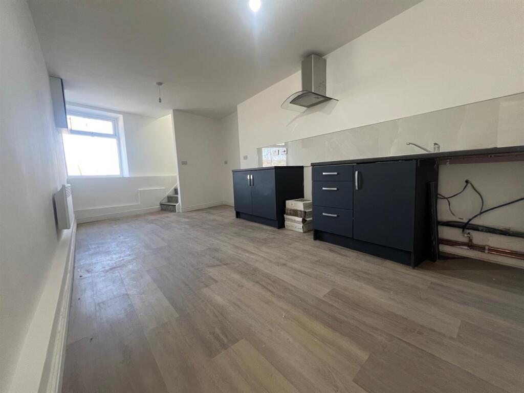 Additional image 3 of Eanam, Blackburn