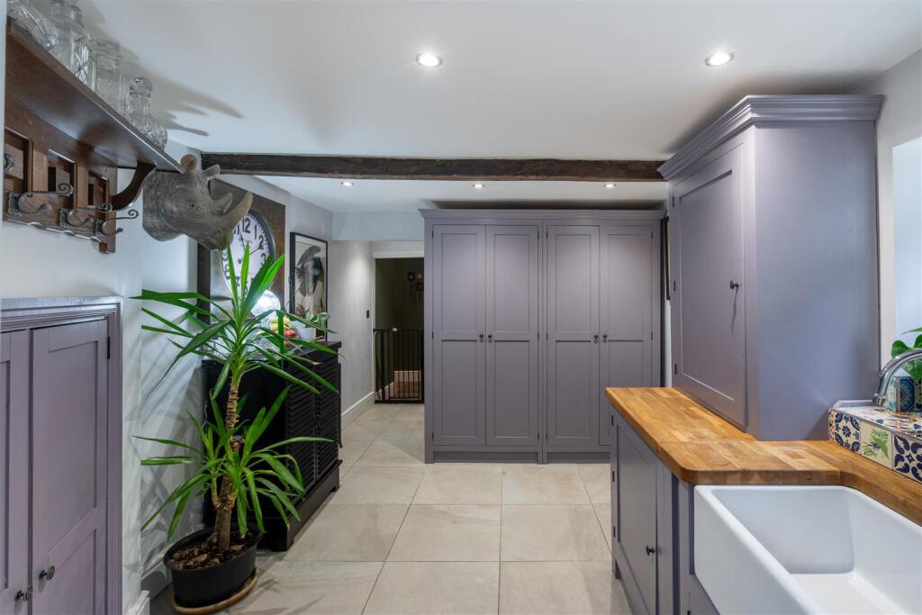 Additional image 11 of Character Property on Woodlands Drive