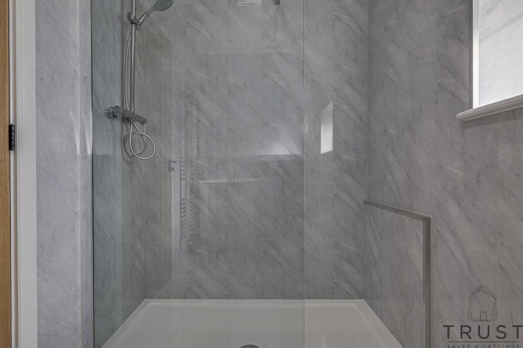 Additional image 31 of Wakefield Road, Drighlington, BD11