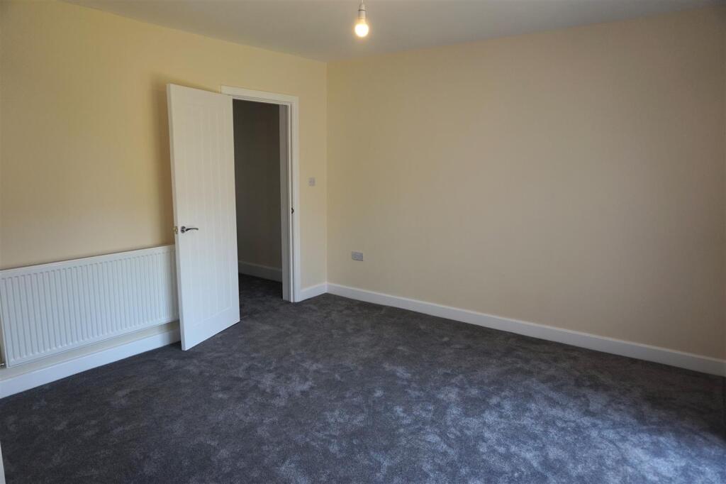 Additional image 4 of Foxlydiate Crescent, Redditch