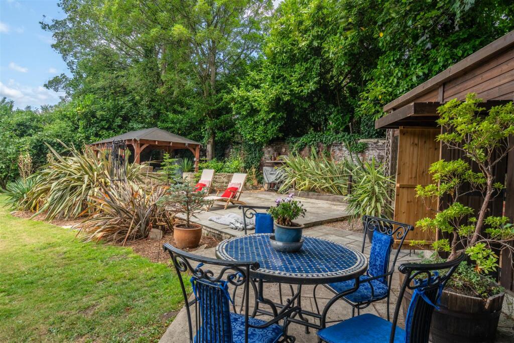 Additional image 24 of Character Property on Woodlands Drive