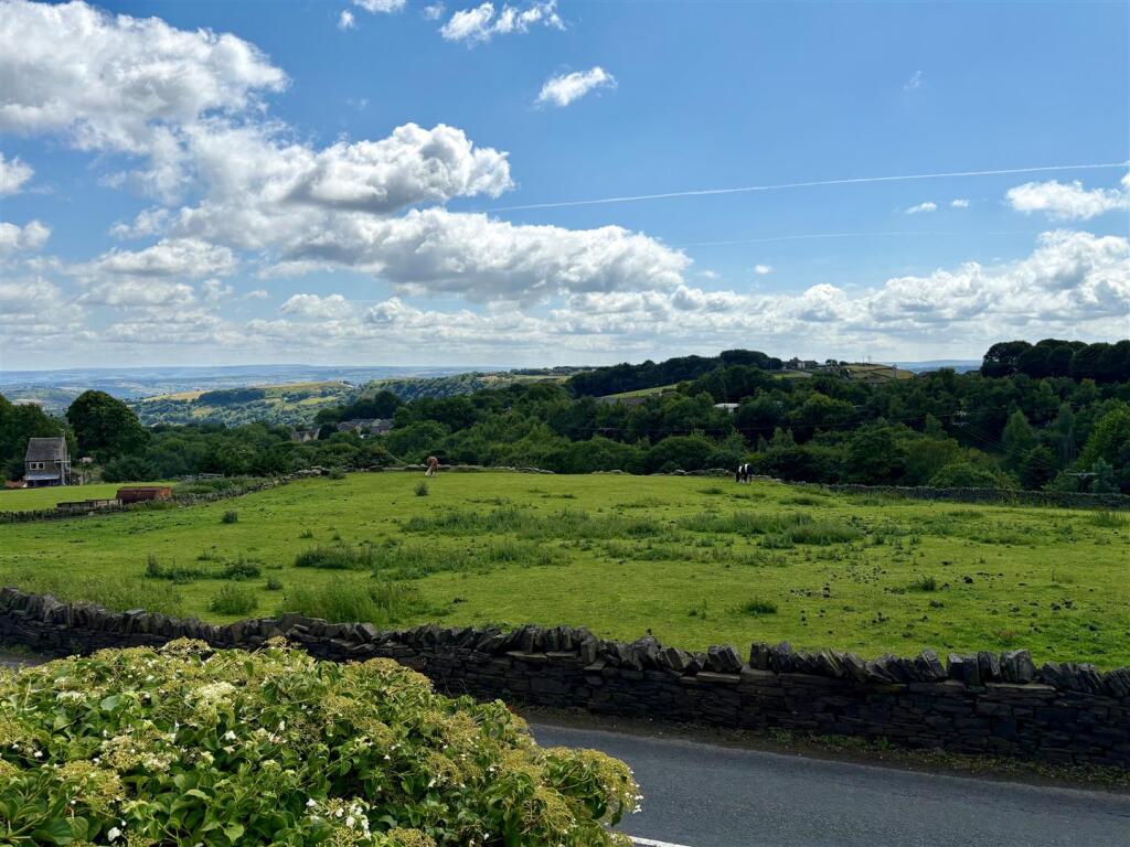 Additional image 27 of Hainsworth Moor Crescent, Queensbury