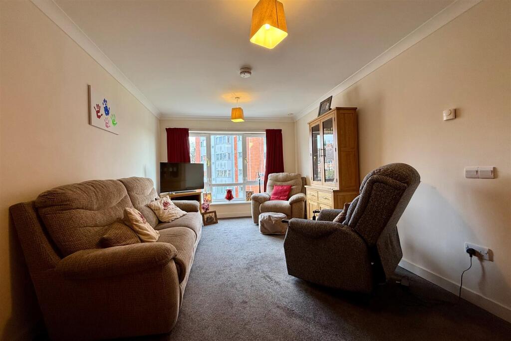 Additional image 4 of Queensridge Court