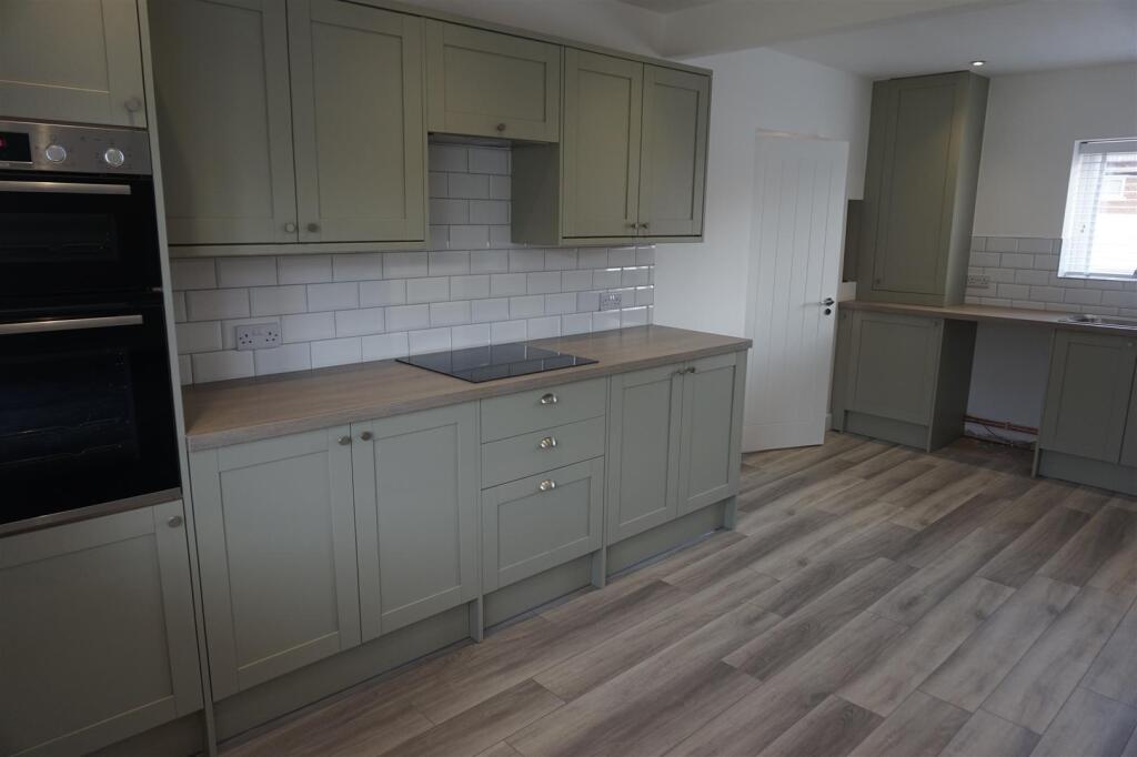 Additional image 16 of Foxlydiate Crescent, Redditch