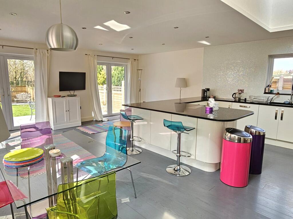 Additional image 3 of Bath Close, Glastonbury, BA6