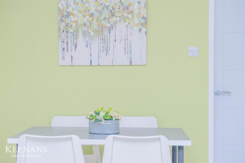 Additional image 37 of Singleton Avenue, Read