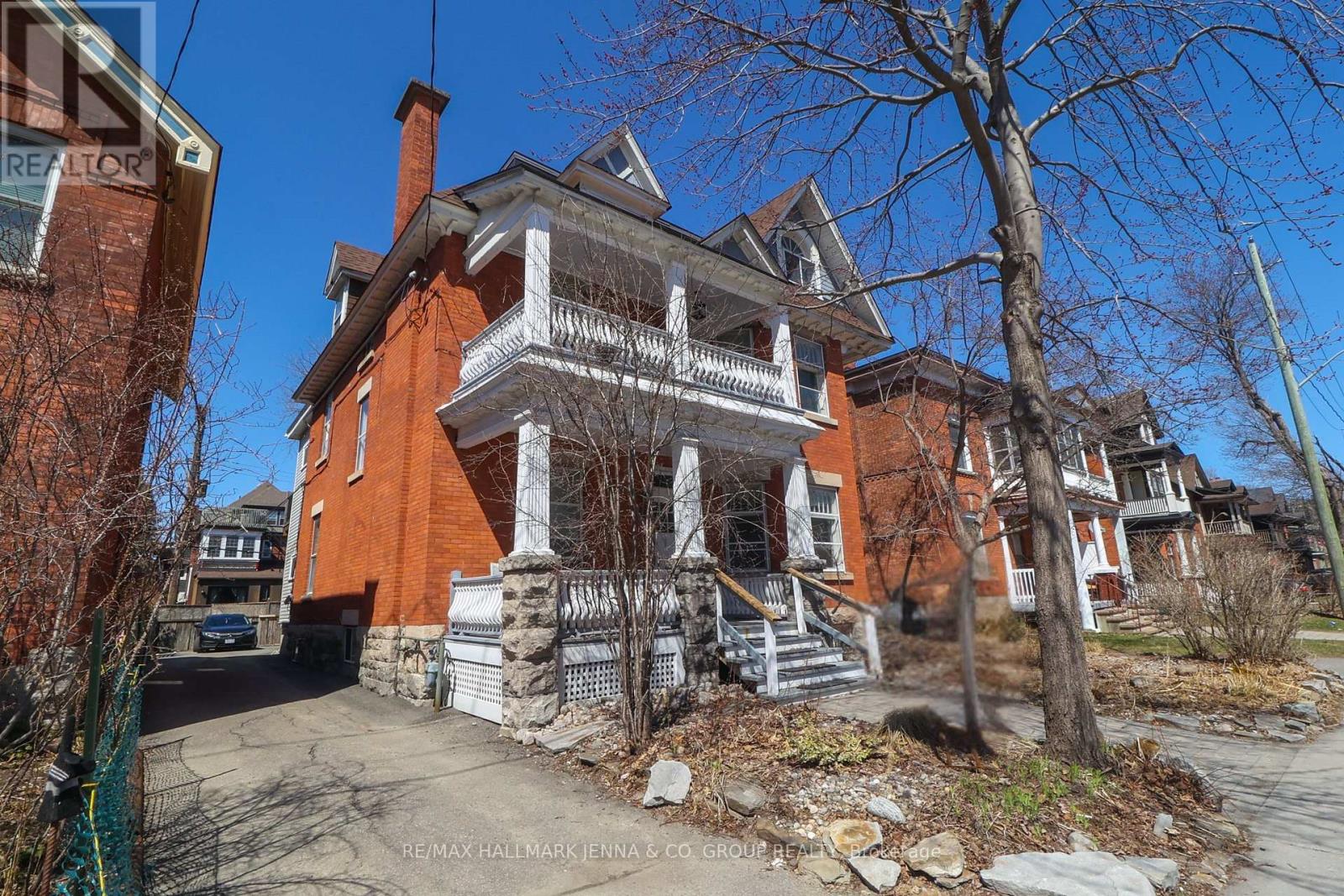 3 - 149 FIRST AVENUE|Ottawa, Ontario K1S2G3