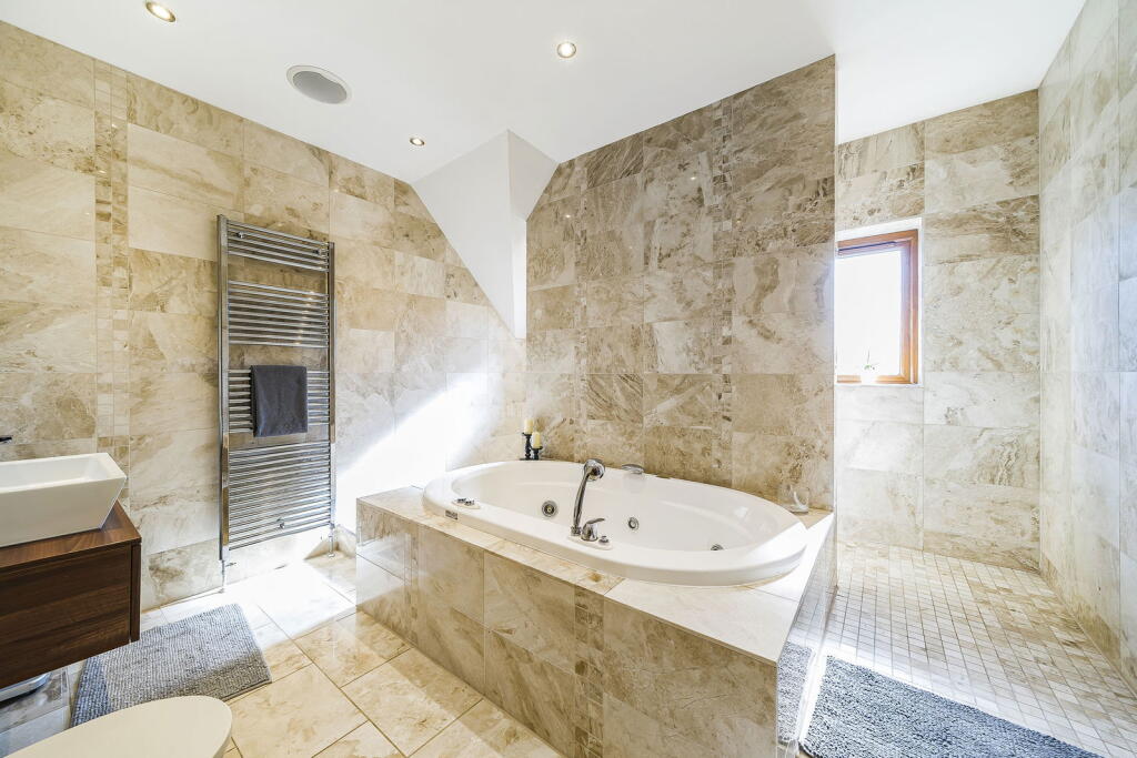 Additional image 18 of Littlebeck, Gilstead Lane, Bingley, BD16 3LN