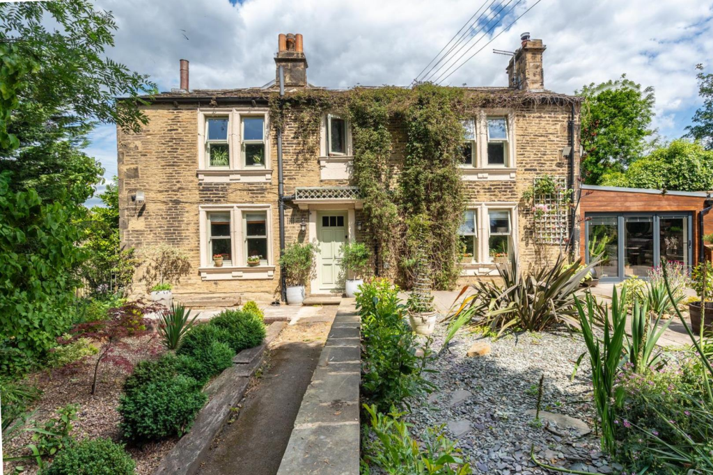 Character Property on Woodlands Drive