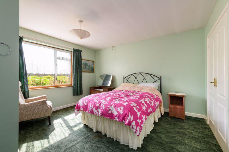 Additional image 12 of Holt