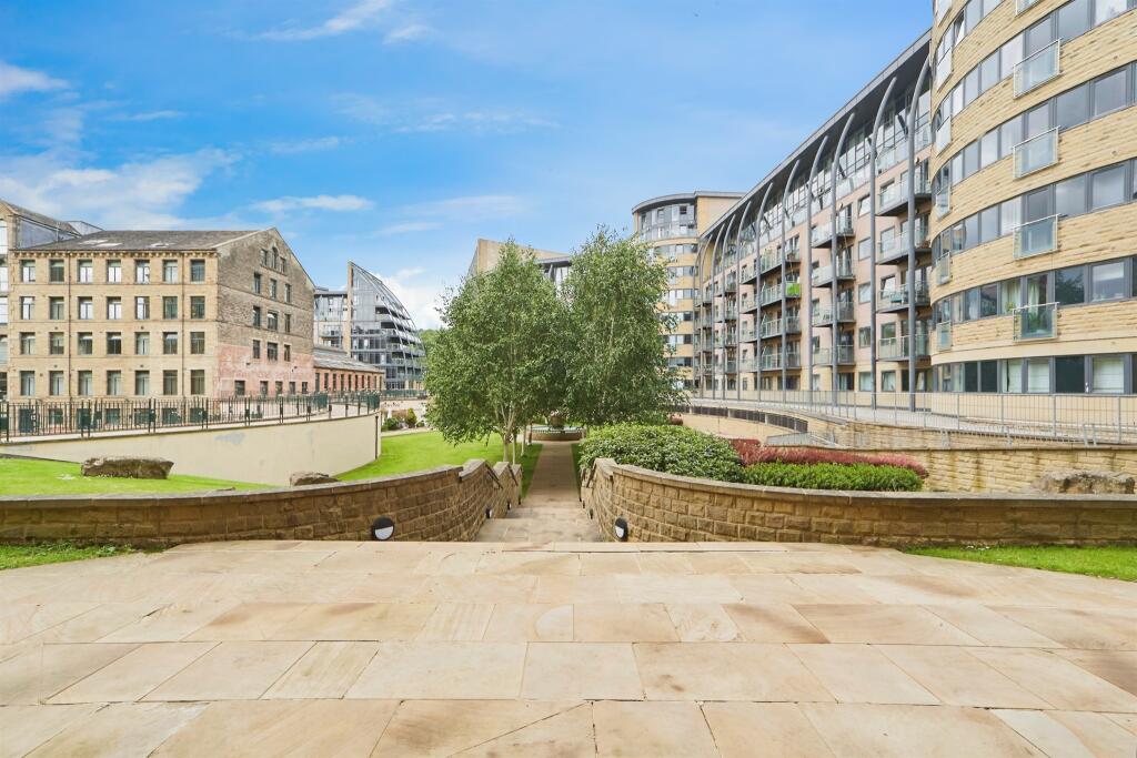 Salts Mill Road, Shipley