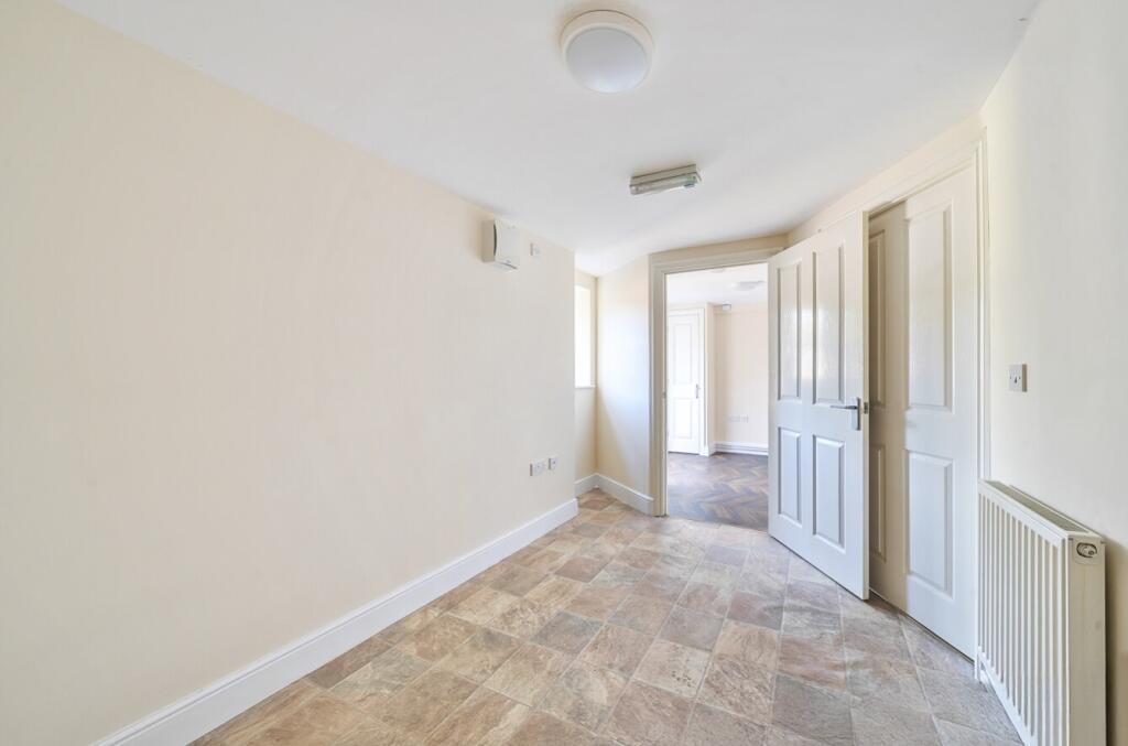 Additional image 4 of The Batch Shepton Mallet