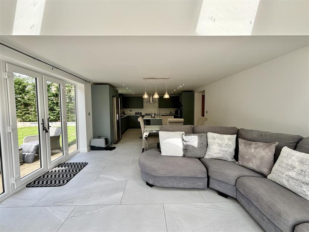 Additional image 7 of Park Lane, Queensbury, BD13 1QH