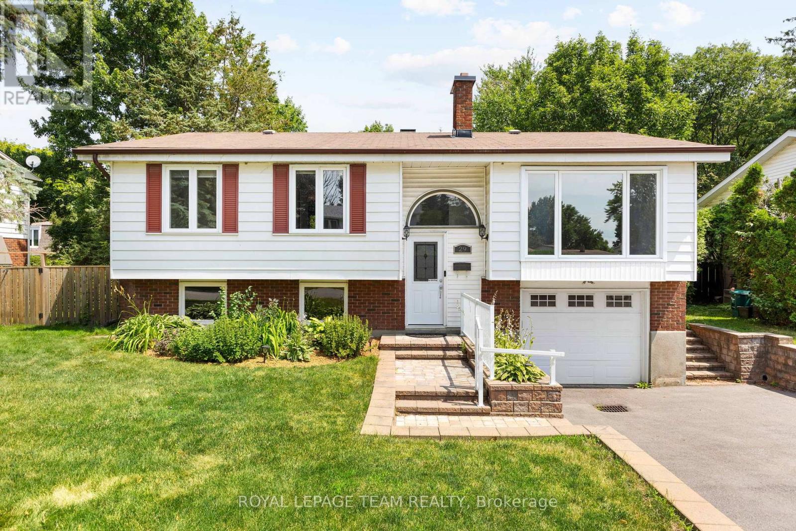 Property image for 29 ASHGROVE CRESCENT|Ottawa, Ontario K2G0S1