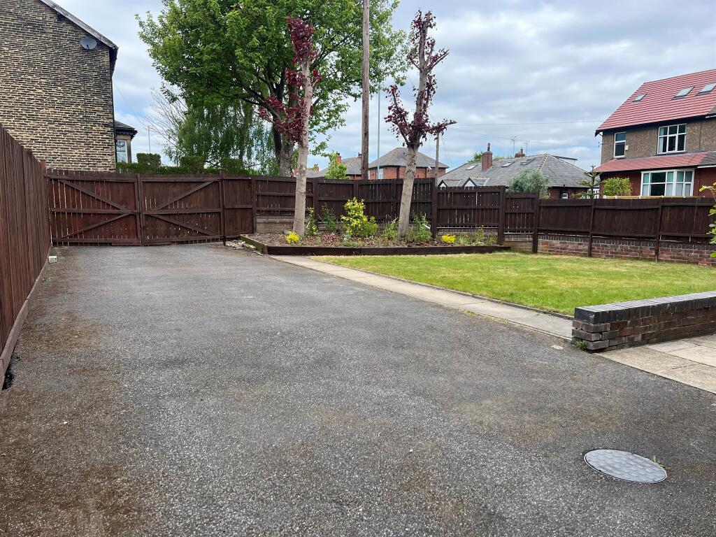 Additional image 17 of Bradford Road, Drighlington, Bradford