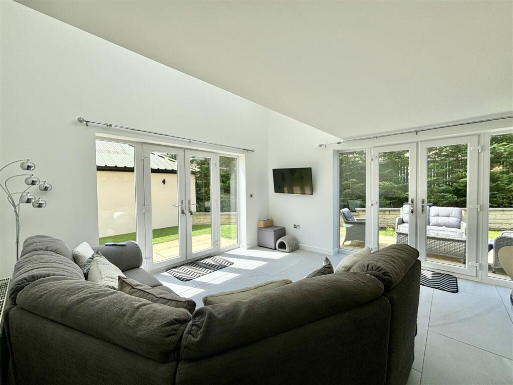 Additional image 4 of Park Lane, Queensbury, BD13 1QH