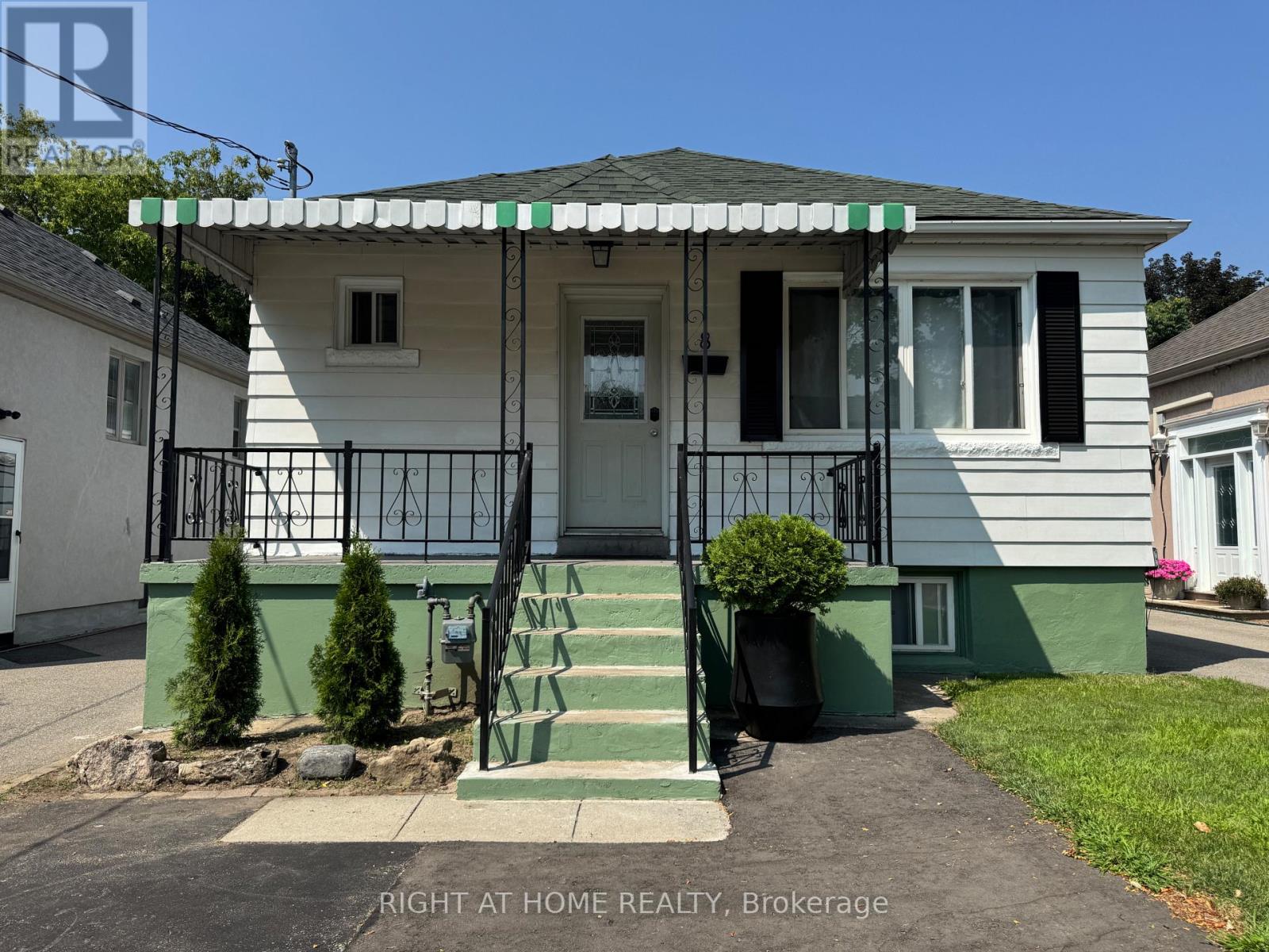 8 CULNAN AVENUE|Toronto (Islington-City Centre West), Ontario M8Z5A8