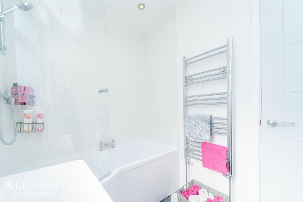 Additional image 27 of Singleton Avenue, Read