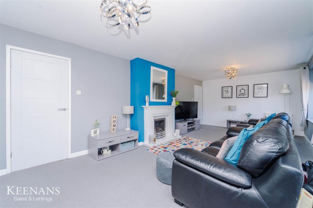 Additional image 38 of Singleton Avenue, Read