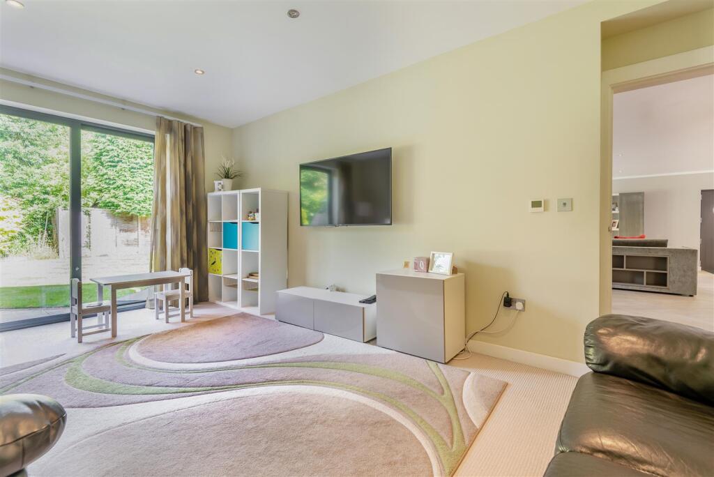 Additional image 19 of Moor Hall Drive