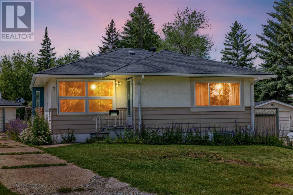 7 Glenmount Crescent SW|Calgary, Alberta T3E4B3